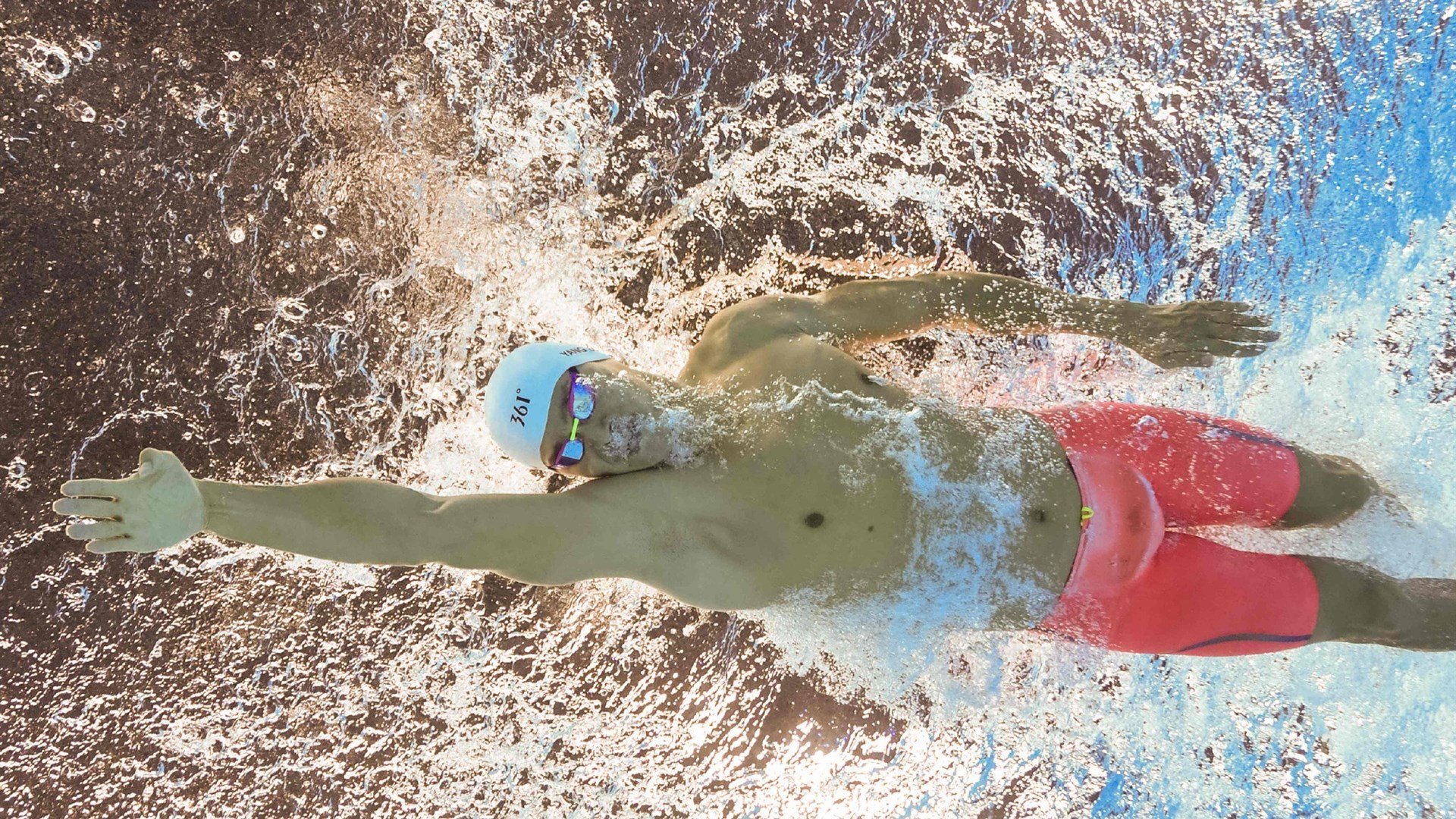 开云体育中国官方网站-“快艇冲浪:马鞍山赛场突破极限,速度与技巧并肩作战”